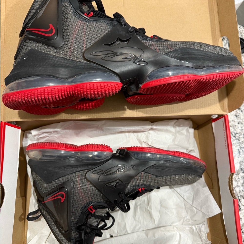 LeBron 19 Bred